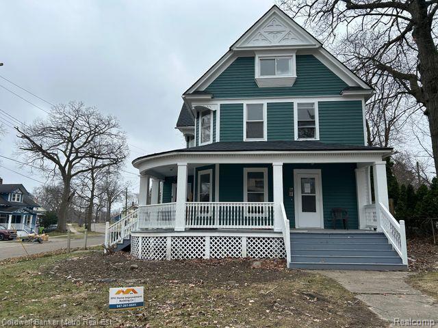 front view picture of 82 Palmer Avenue, Pontiac, MI. 48341