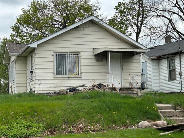 front view picture of 2124 Aitken, Flint, MI. 48503