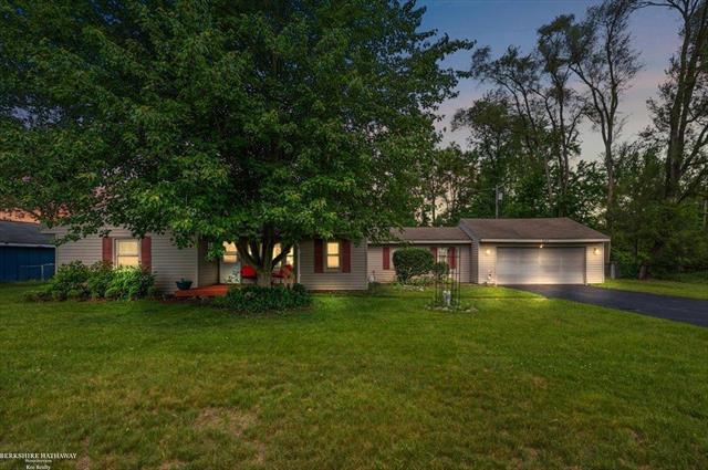 front view picture of 560 Laguna Dr, Walled Lake, MI. 48390