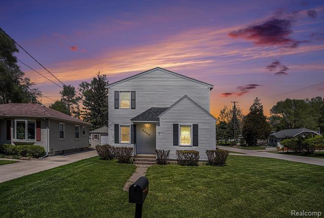 front view picture of 1223 Ridgeway Street Ne, Grand Rapids, MI. 49505