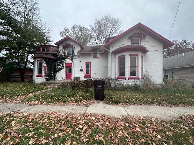 front view picture of 9 S West Street, Hillsdale, MI. 49242