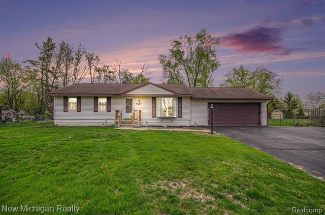 front view picture of 627 Los Arboles Dr, Walled Lake, MI. 48390
