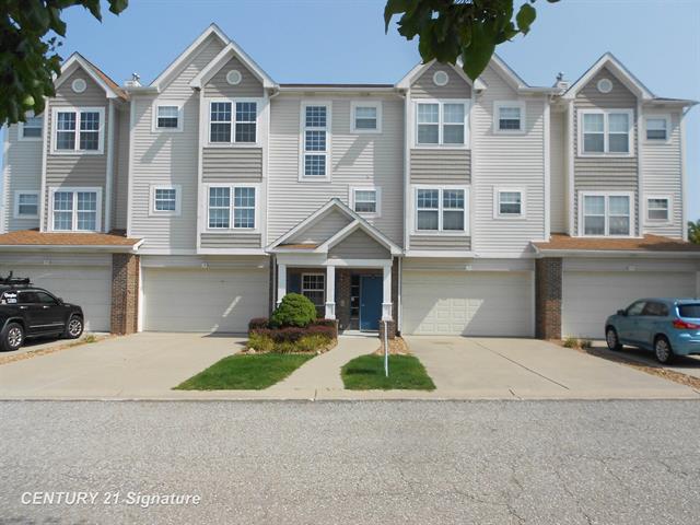 front view picture of 17 Cove Dr, Bay City, MI. 48706