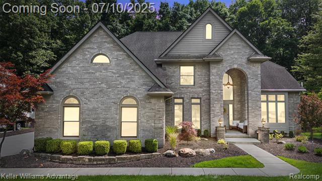 front view picture of 7177 W South Oak Ct, West Bloomfield, MI. 48323