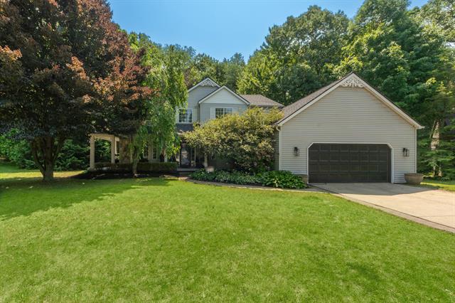 front view picture of 1920 Spruce Dr, Walled Lake, MI. 48390