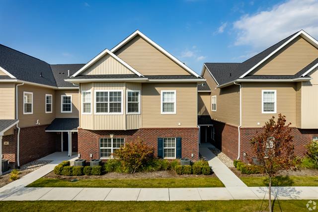 front view picture of 29330 Towne Center Circle, Warren, MI. 48093