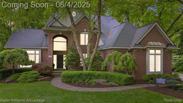 front view picture of 7092 E South Oak Ct, West Bloomfield, MI. 48323