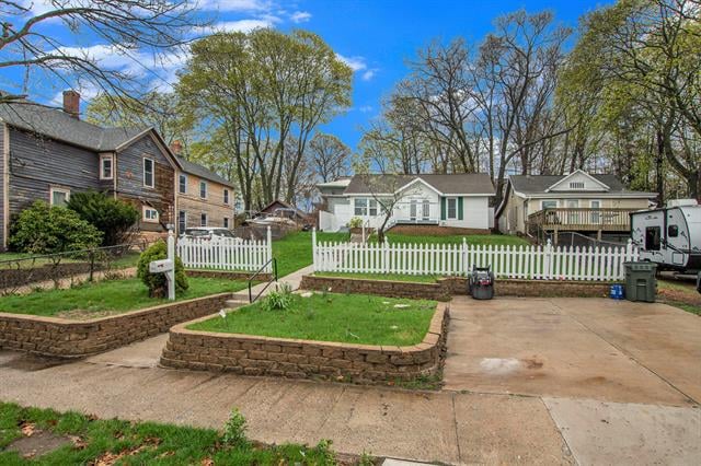 front view picture of 3277 Thompson Avenue, Muskegon, MI. 49441