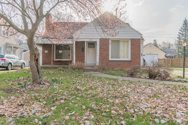 front view picture of 2328 Ne Monroe Avenue, Grand Rapids, MI. 49505