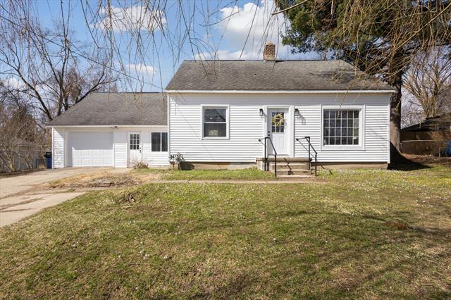 front view picture of 685 Fairfield Avenue Nw, Grand Rapids, MI. 49504