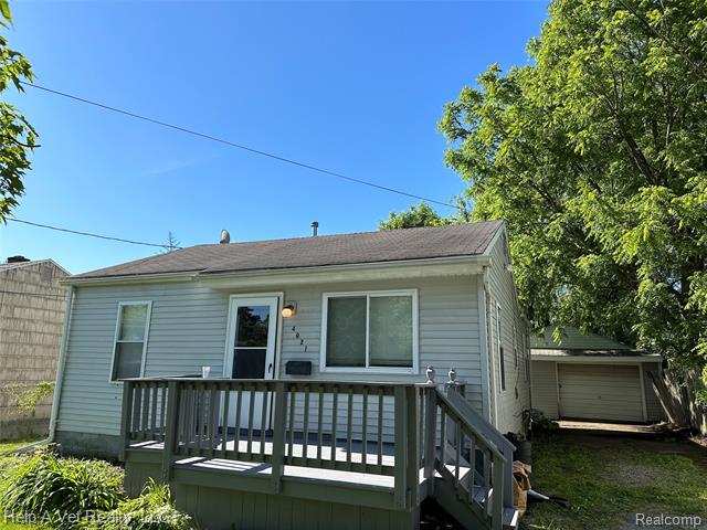 front view picture of 4021 Blackington Avenue, Flint, MI. 48532