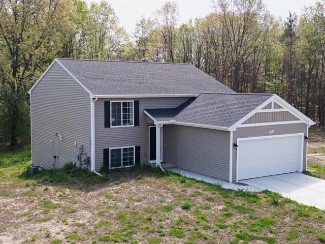 front view picture of 7762 Sierra Drive, Belding, MI. 48809