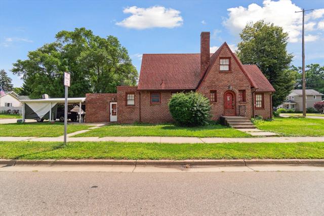 front view picture of 1045 S West Avenue, Jackson, MI. 49203