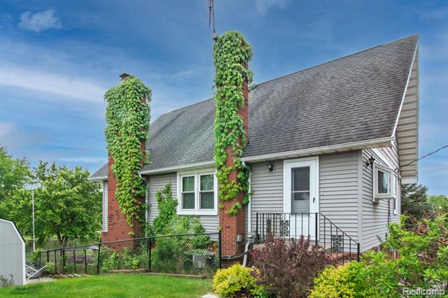 front view picture of 3266 Benstein Rd, Commerce Township, MI. 48382