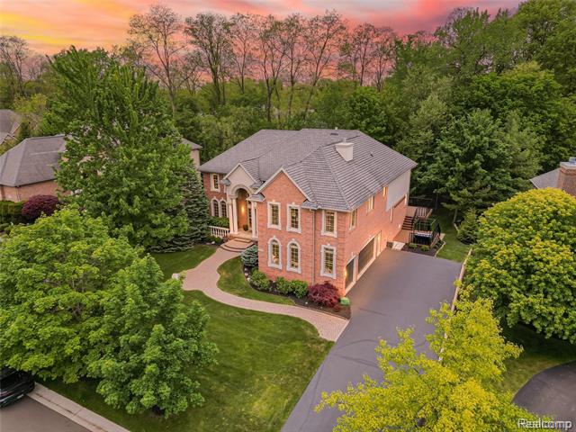 front view picture of 4575 Forest Edge Ln, West Bloomfield, MI. 48323