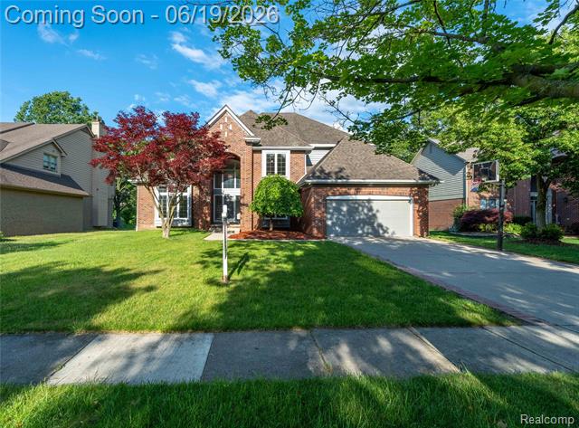 front view picture of 7386 Woodlore Dr, West Bloomfield, MI. 48323
