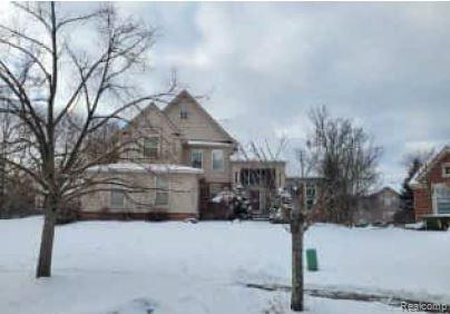 front view picture of 7432 Maple Mill Ct, West Bloomfield, MI. 48323