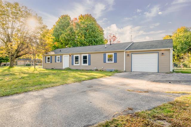 front view picture of 150 Hunter Drive, Benton Harbor, MI. 49022