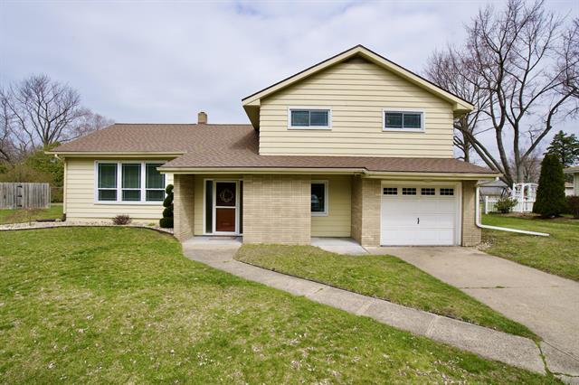 front view picture of 1433 Kingman Drive, Saint Joseph, MI. 49085
