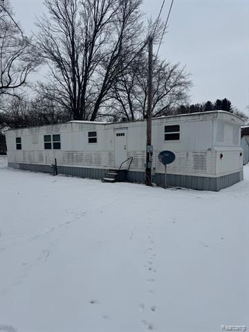 front view picture of 6050 East, North Branch, MI. 48461