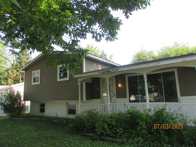 front view picture of 802 Murphy, Linden, MI. 48451