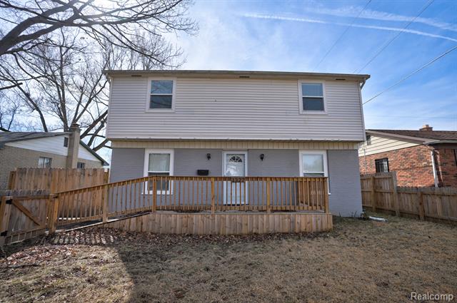 front view picture of 1327 Chatham Drive, Flint, MI. 48505