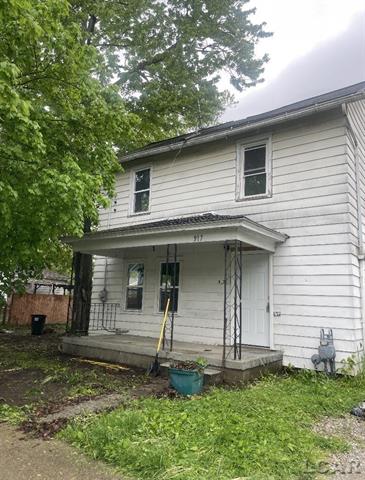 front view picture of 917 N Broad, Adrian, MI. 49221