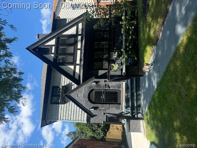 front view picture of 16197 Normandy Street, Detroit, MI. 48221