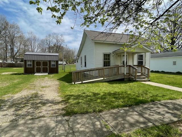front view picture of 317 S Railroad Street, Lawton, MI. 49065