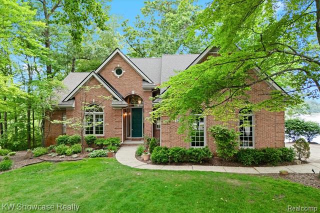 front view picture of 3241 Governors Ln, Walled Lake, MI. 48390