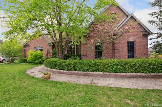 front view picture of 385 Golfview Way, Monroe, MI. 48162