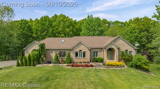 front view picture of 946 Adams Rd, Milford, MI. 48381