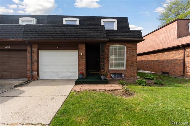 front view picture of 1831 Willowbrook Circle, Flint, MI. 48507