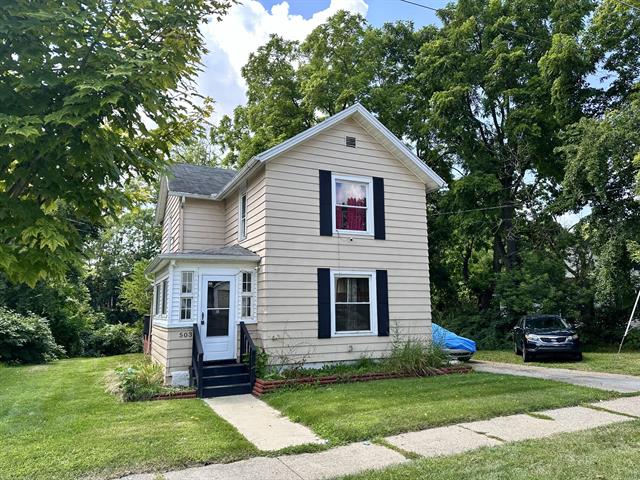 front view picture of 503 W Trail St, Jackson, MI. 49201