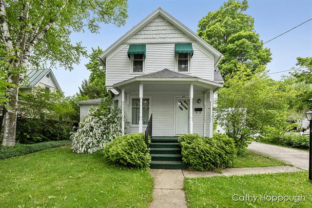 front view picture of 407 N State Street, Ionia, MI. 48846