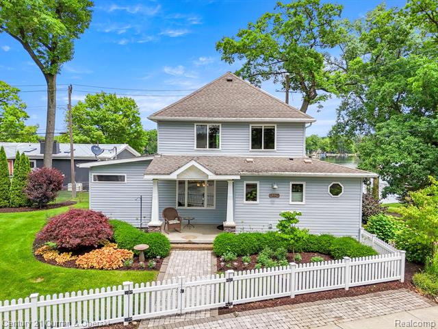 front view picture of 5443 Ridgemont Street, Howell, MI. 48843