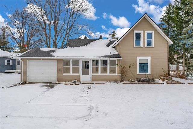 front view picture of 70 W Lorraine Street, Peck, MI. 48466