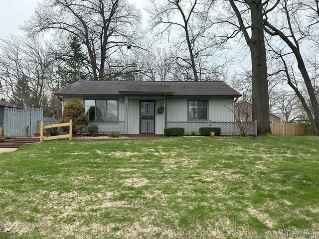 front view picture of 3087 Torrey Beach Drive, Fenton, MI. 48430
