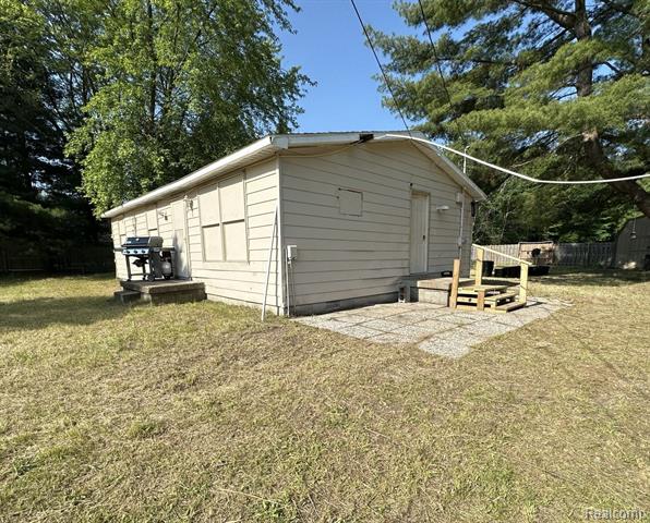 front view picture of 13310 Bueche Road, Montrose, MI. 48457