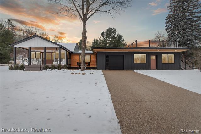 front view picture of 6245 W Higgins Lake Drive, Roscommon, MI. 48653