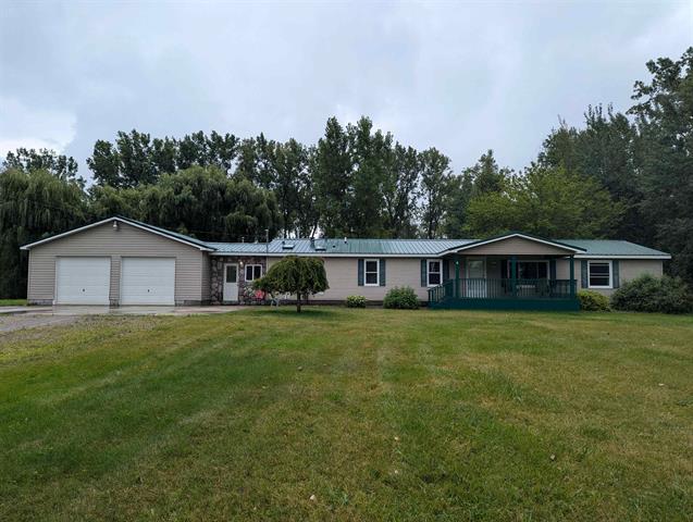 front view picture of 1920 E Huron, Au Gres, MI. 48703