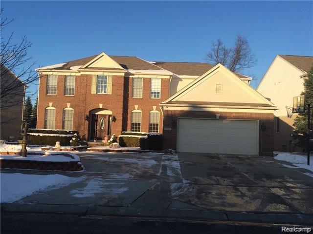 front view picture of 7565 Windgate Cir, West Bloomfield, MI. 48323