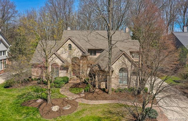 front view picture of 7252 Autumn Hill Dr, West Bloomfield, MI. 48323