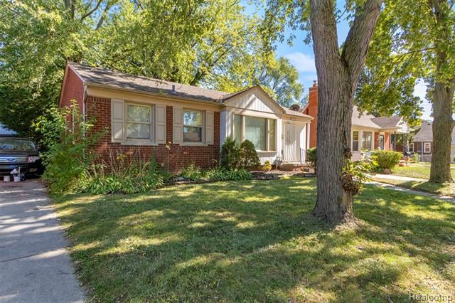 front view picture of 8038 Chatham, Redford, MI. 48239