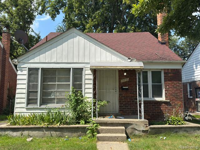 front view picture of 19937 Chapel Street, Detroit, MI. 48219