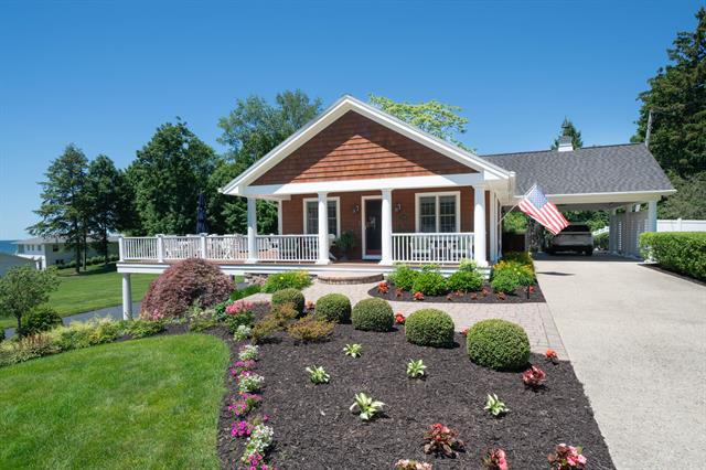 front view picture of 77102 Marwood Drive, South Haven, MI. 49090