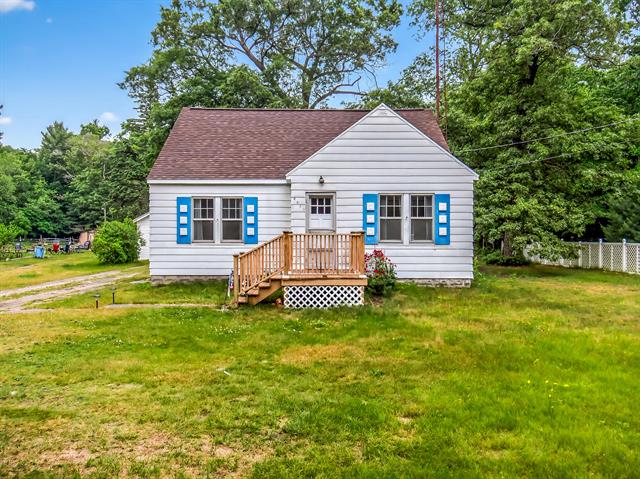 front view picture of 4412 W Giles Road, Muskegon, MI. 49445