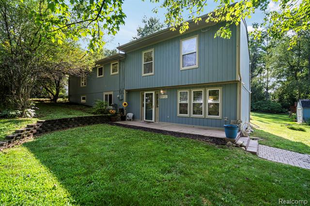 front view picture of 2903 Woodbury St, Walled Lake, MI. 48390