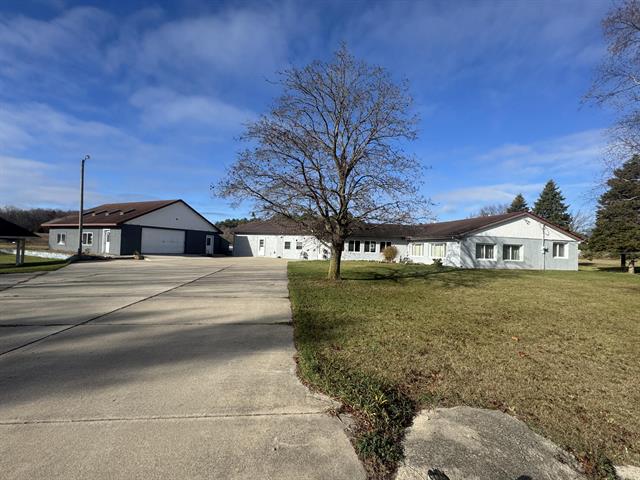 front view picture of 1405 190Th Avenue, Morley, MI. 49336