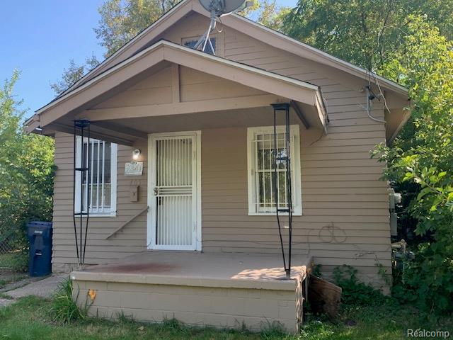 front view picture of 405 W Lorado, Flint, MI. 48505